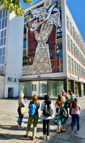 FiANTEC Mitarbeitende bei einer Stadttour durch Eisenhüttenstadt beim Sommerfest 2024